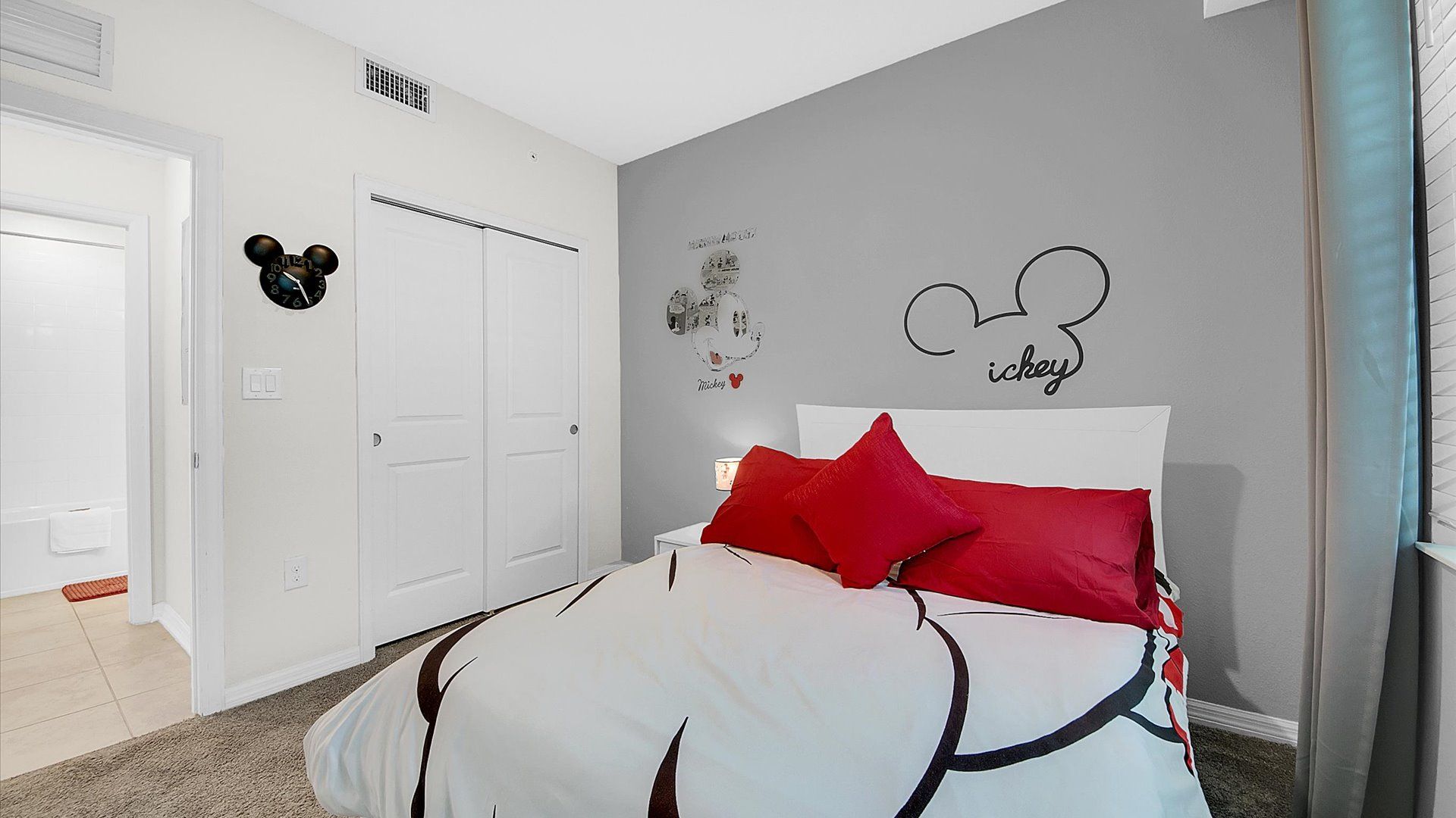 9 Storey Lake Resort 2 Bed Apartment Mickey Bedroom